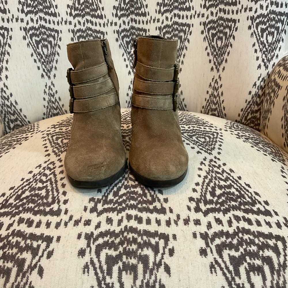 Franco Sarto Brown Suede Buckle Wedge Boot Sz 6.5 - Picture 11 of 13